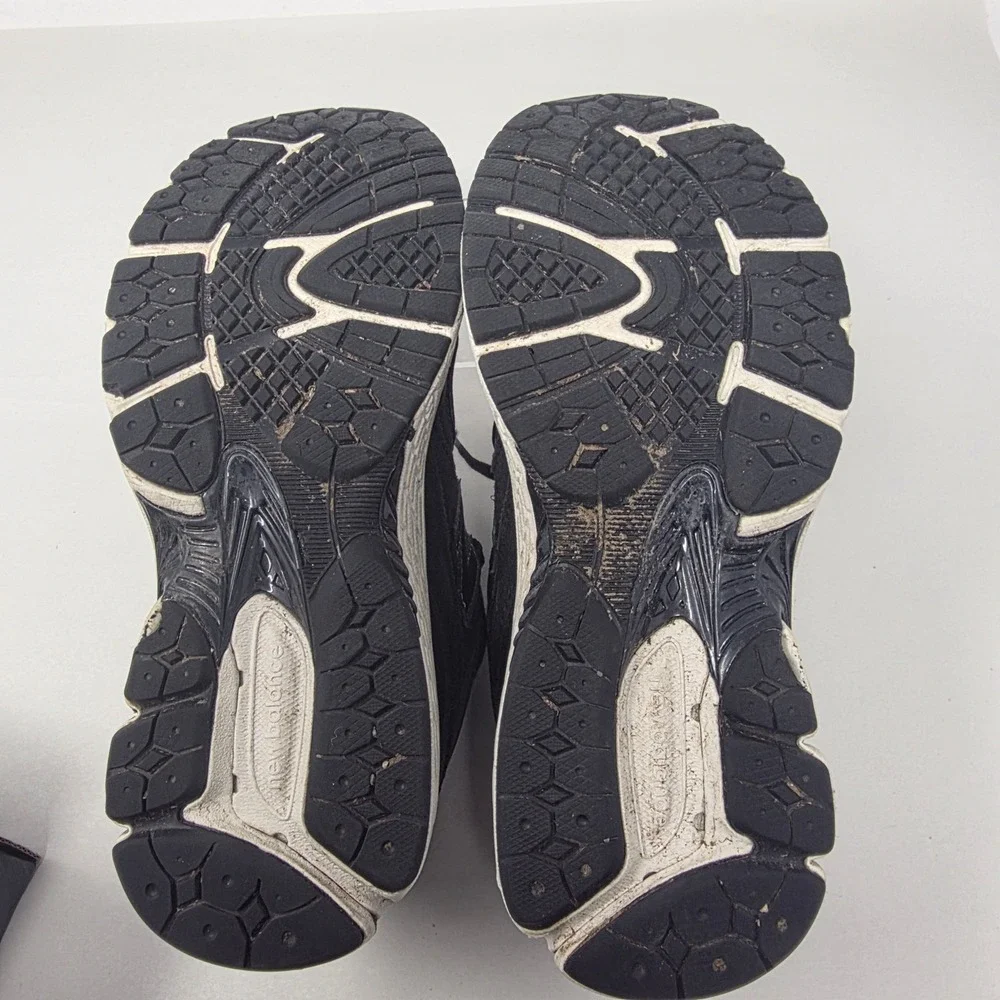 New Balance 2002R Sneakers Kids 4 Black White GC2002BK Running Shoes Excellent